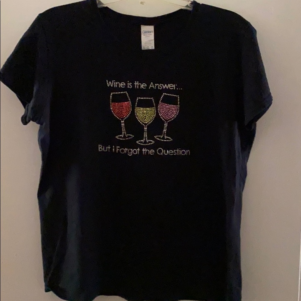 Gildan T-Shirt  XL Wine is the Answer